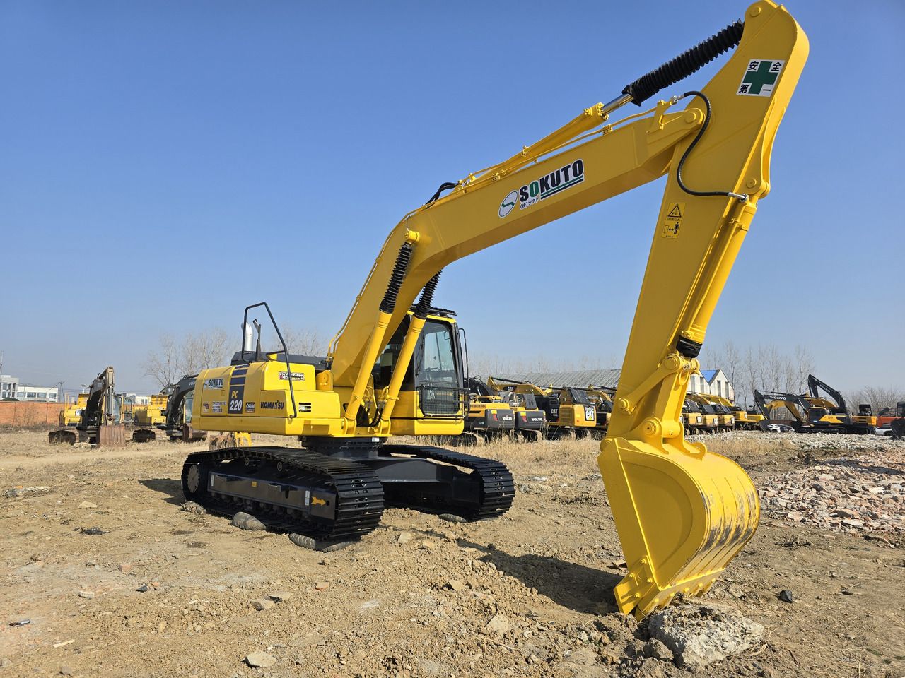 Escavatore cingolato Komatsu PC220-8 del 2024, vista laterale