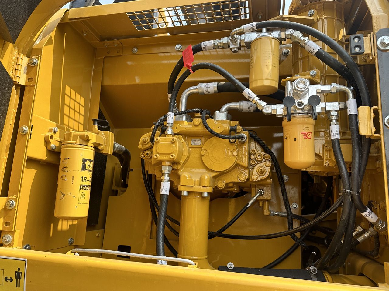 2023 Caterpillar 329D engine compartment view 2023 Caterpillar 329D engine compartment view