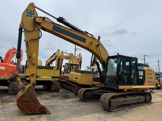 2016 Caterpillar 320E crawler excavator, side view