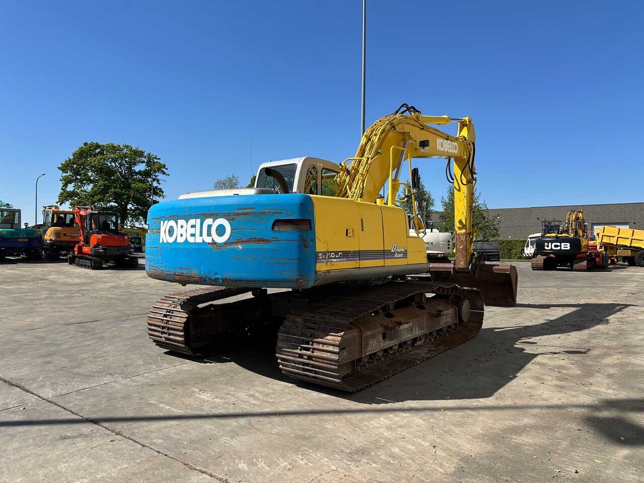 2000 Kobelco SK210LC-6 crawler excavator, rear three-quarter view 2000 Kobelco SK210LC-6 crawler excavator, rear three-quarter view