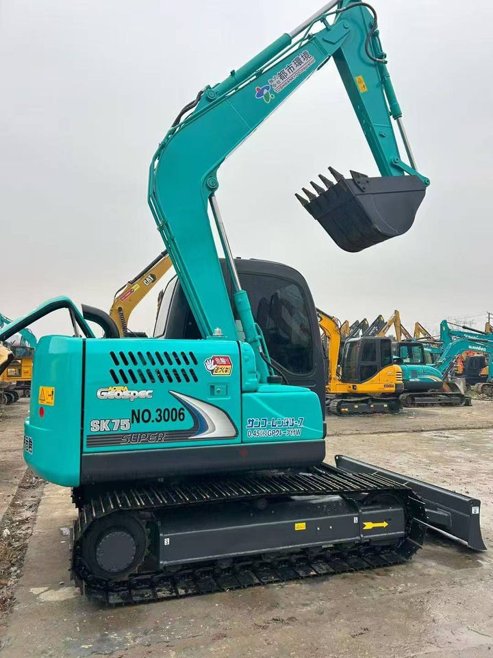 Kobelco SK75 Super mini excavator, side view Kobelco SK75 Super mini excavator, side view