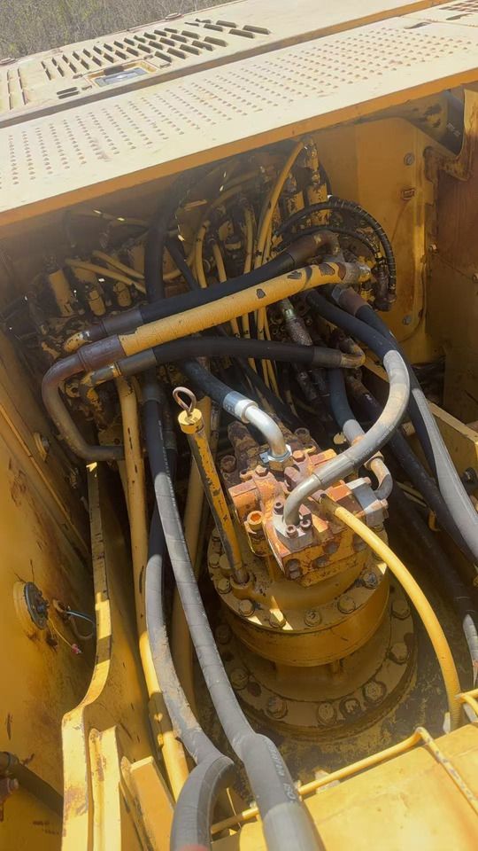2011 Caterpillar 320C crawler excavator hydraulic compartment view 2011 Caterpillar 320C crawler excavator hydraulic compartment view
