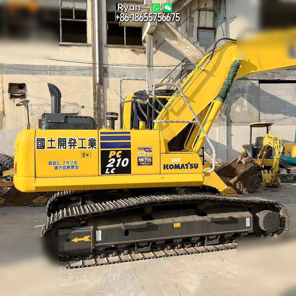 2014 Komatsu PC210LC crawler excavator side view 2014 Komatsu PC210LC crawler excavator side view