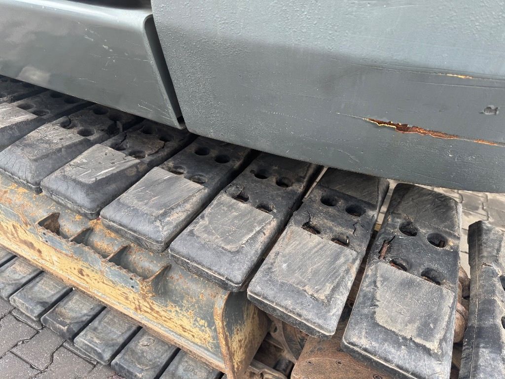 2015 Wacker Neuson 14504 crawler excavator track detail 2015 Wacker Neuson 14504 crawler excavator track detail