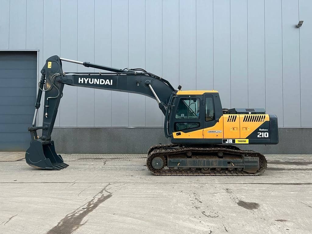 2025 Hyundai R210L crawler excavator, side view 2025 Hyundai R210L crawler excavator, side view