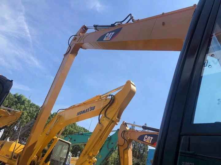2020 Caterpillar 330D crawler excavator boom view 2020 Caterpillar 330D crawler excavator boom view