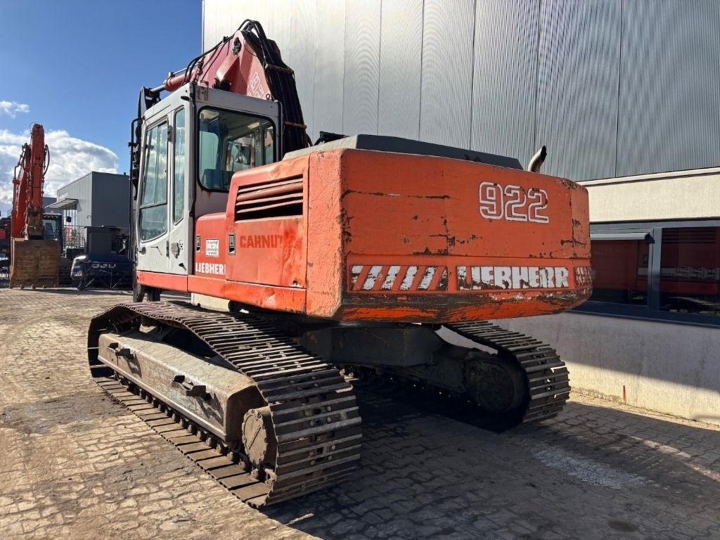1996 Liebherr R922HDSL crawler excavator, rear three-quarter view