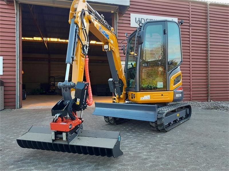 XCMG XE27E mini excavator, front three-quarter view