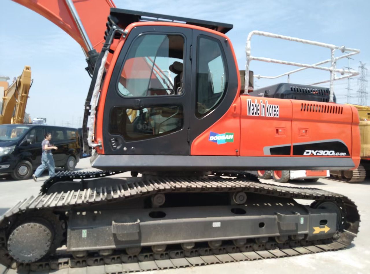 2020 Doosan DX300LC-9C crawler excavator side view