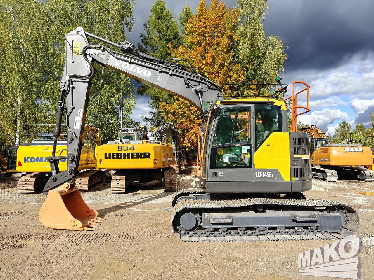 2018 Volvo ECR145EL crawler excavator, side profile view 2018 Volvo ECR145EL crawler excavator, side profile view