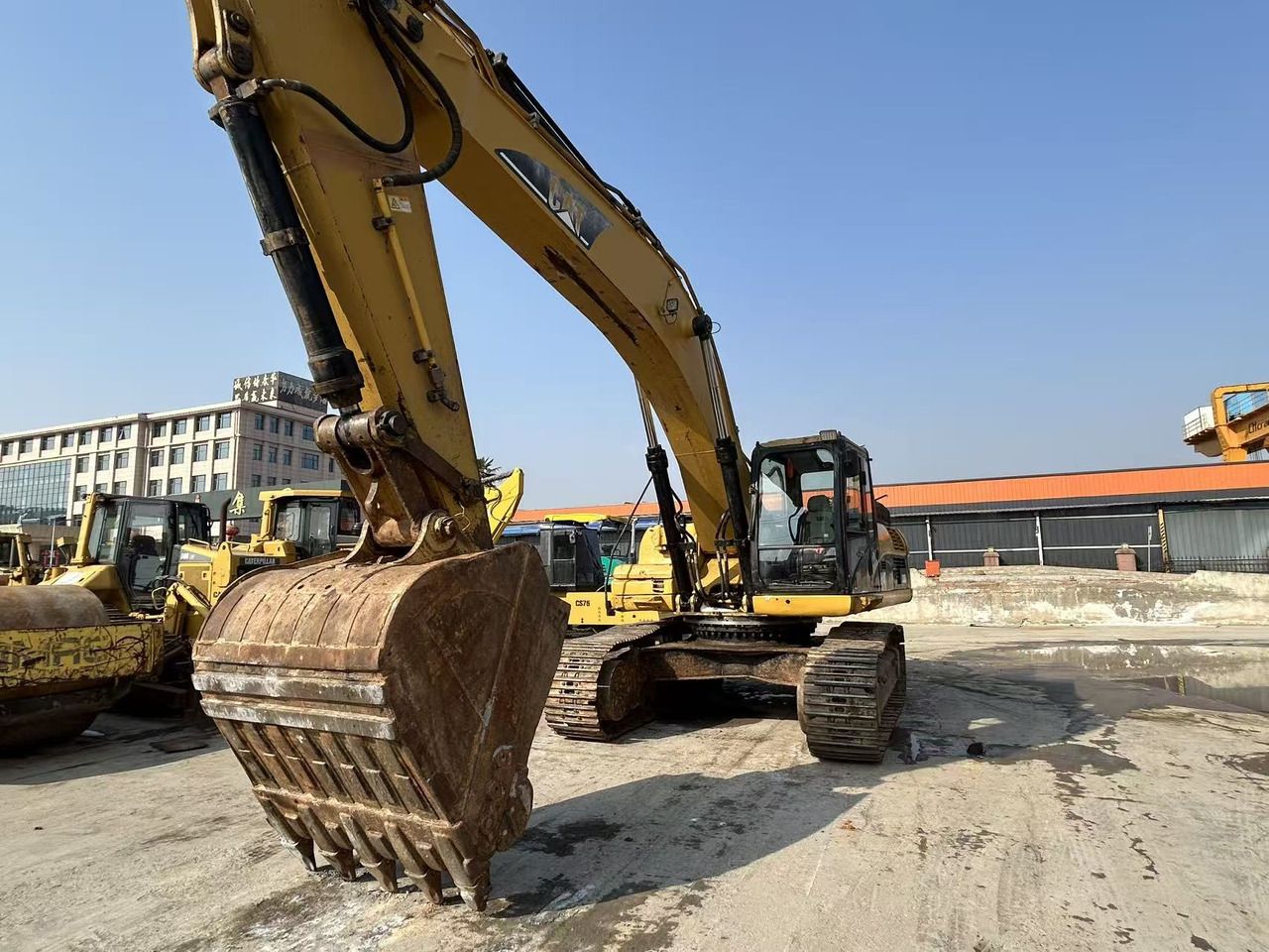 2014 Caterpillar 336D crawler excavator, front three-quarter view 2014 Caterpillar 336D crawler excavator, front three-quarter view