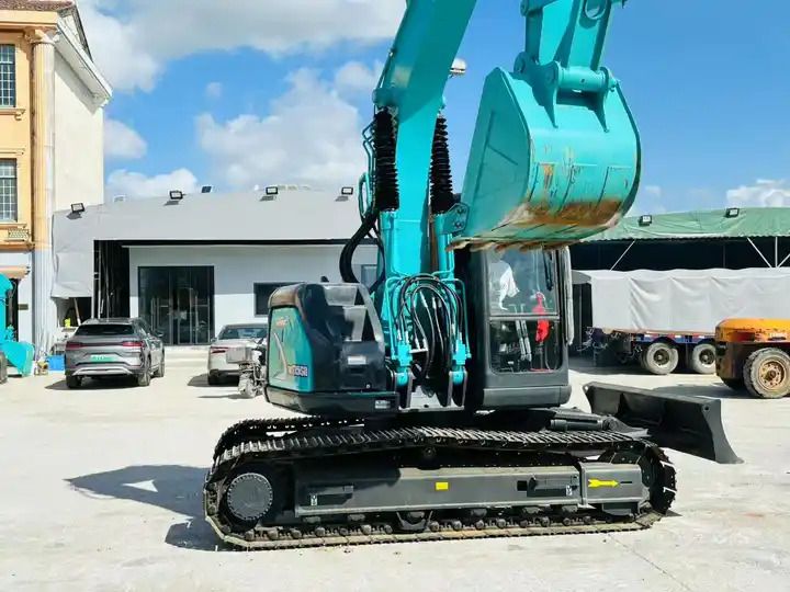 2022 Kobelco SK135SR crawler excavator side view 2022 Kobelco SK135SR crawler excavator side view