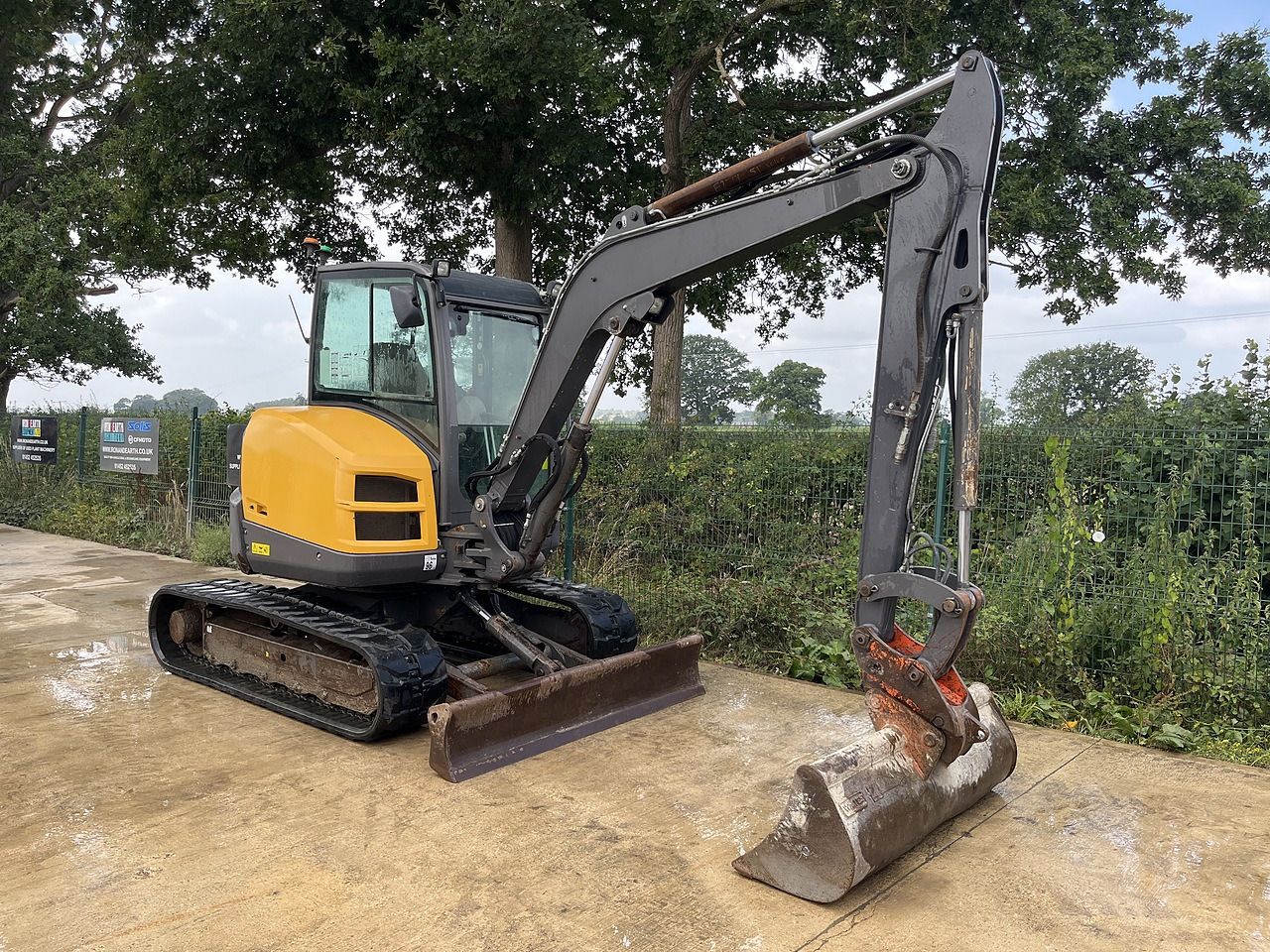 2020 Volvo ECR50D mini excavator, side view 2020 Volvo ECR50D mini excavator, side view