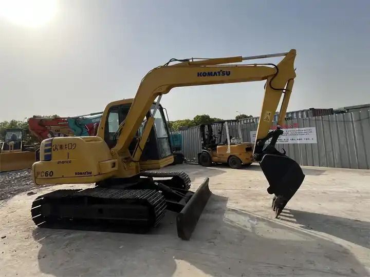 2016 Komatsu PC60-7 crawler excavator, side view 2016 Komatsu PC60-7 crawler excavator, side view