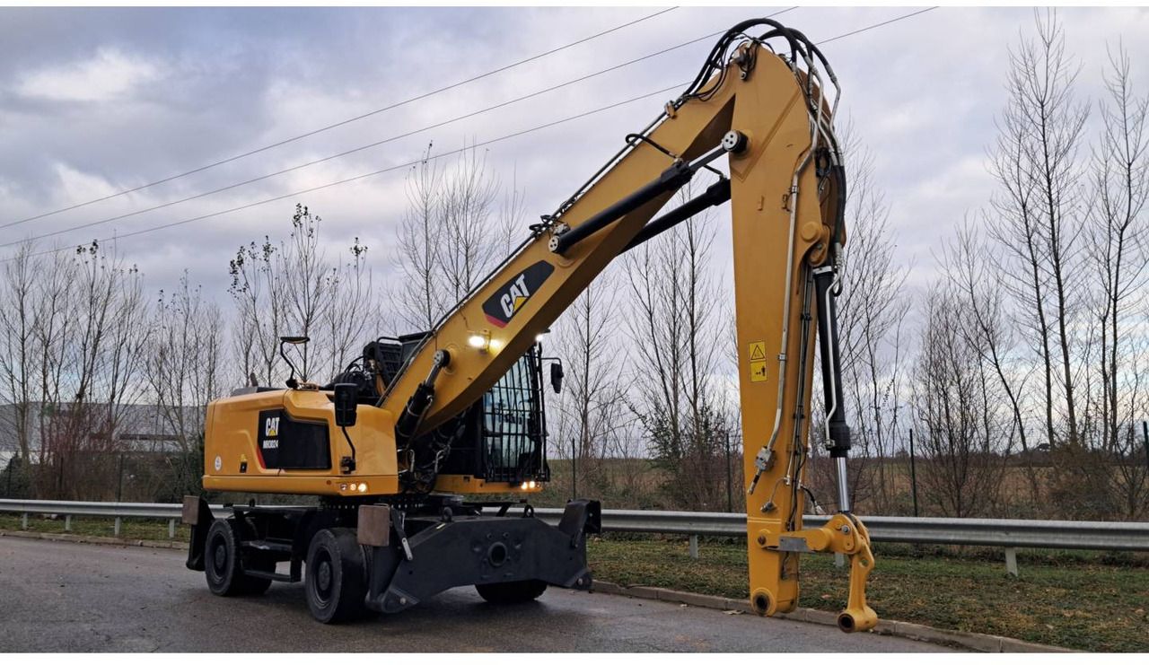 2020 Caterpillar MH3024-1 wheel excavator side view 2020 Caterpillar MH3024-1 wheel excavator side view