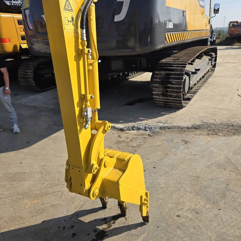 2020 Komatsu Mini Excavator bucket and arm view 2020 Komatsu Mini Excavator bucket and arm view