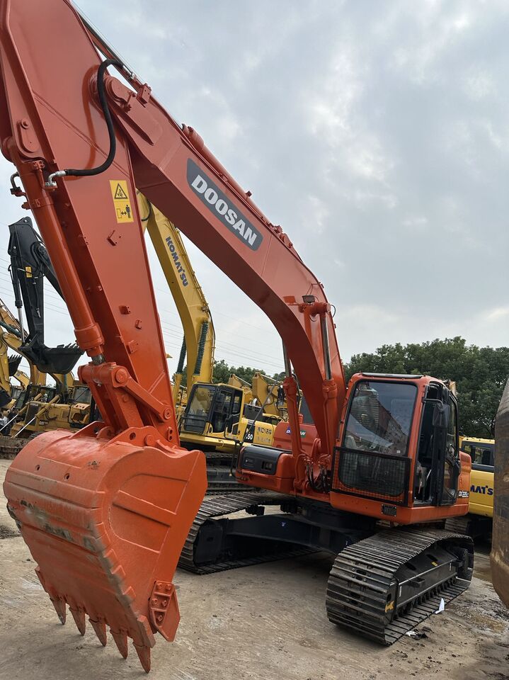 2023 Doosan DH225LC-7 crawler excavator, front three-quarter view 2023 Doosan DH225LC-7 crawler excavator, front three-quarter view