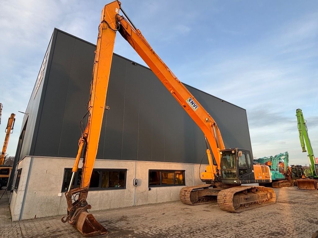 2011 Hyundai R290LC-7A long reach crawler excavator, side view 2011 Hyundai R290LC-7A long reach crawler excavator, side view