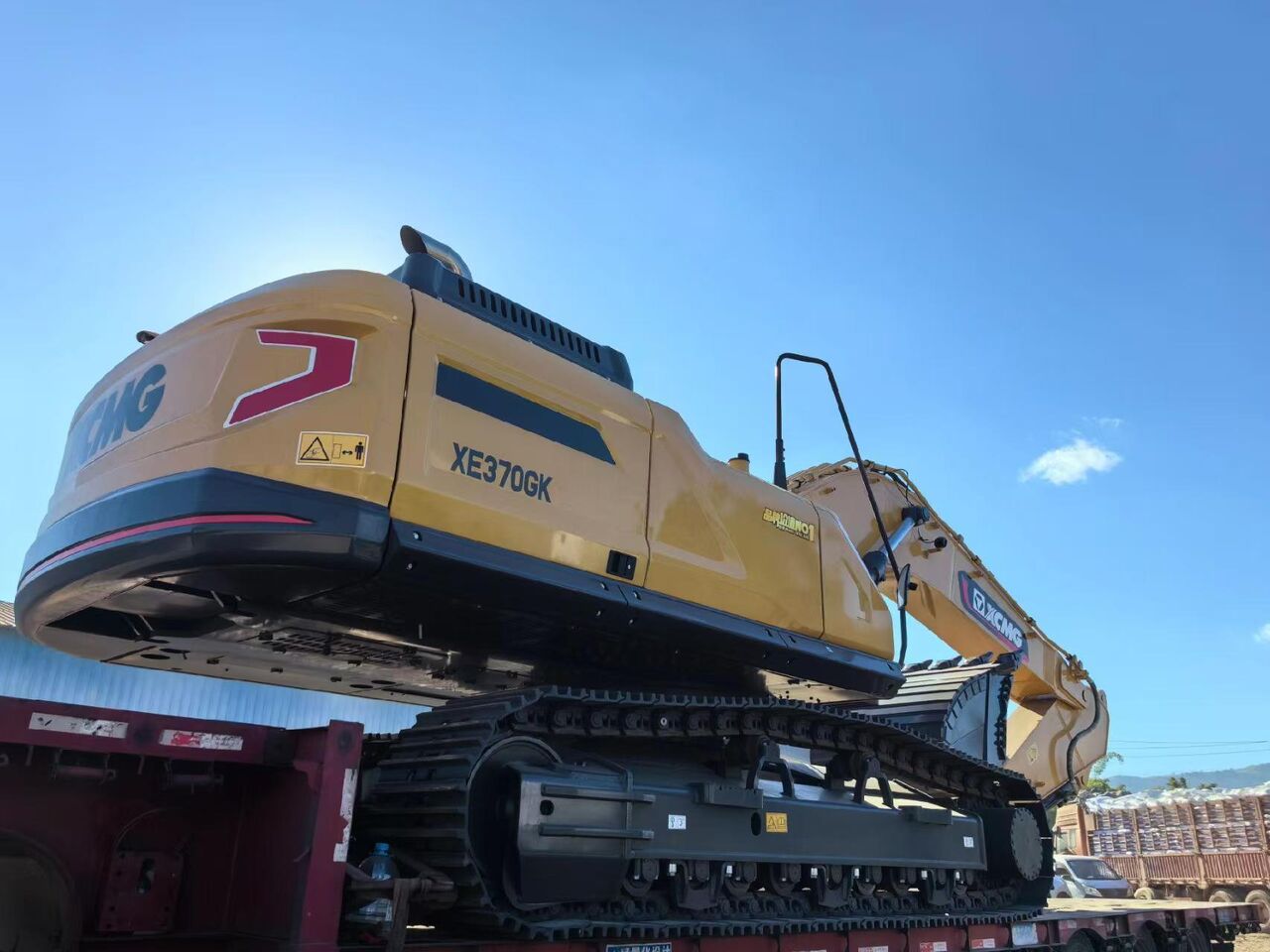 2026 XCMG XE370GK crawler excavator, rear three-quarter view 2026 XCMG XE370GK crawler excavator, rear three-quarter view