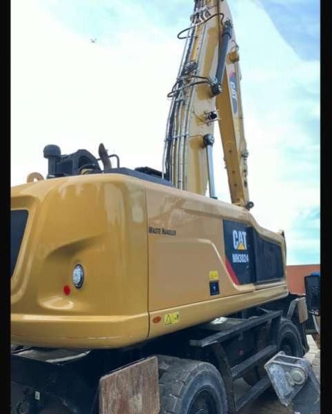 2018 Caterpillar MH3024 material handler, rear three-quarter view 2018 Caterpillar MH3024 material handler, rear three-quarter view
