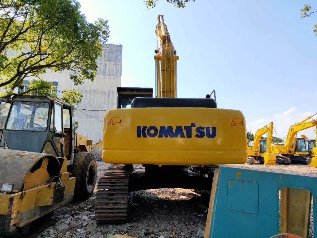 2022 Komatsu PC300-7 crawler excavator, rear view 2022 Komatsu PC300-7 crawler excavator, rear view