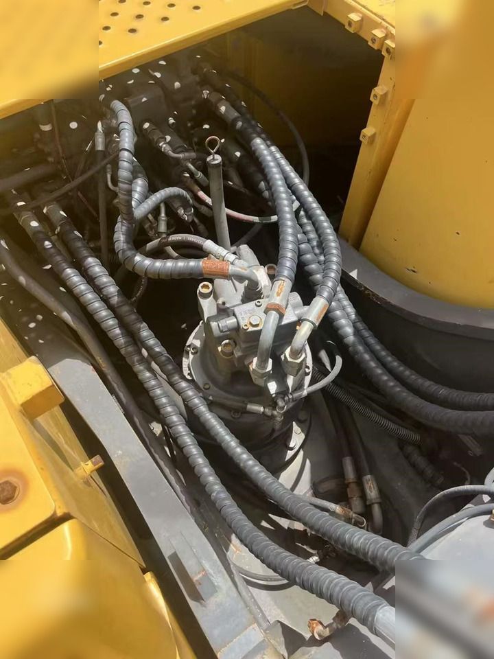 2020 Volvo EC210 crawler excavator hydraulic pump detail
