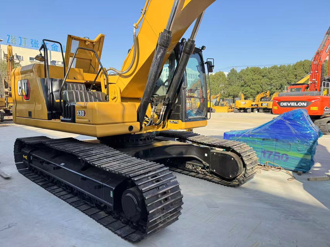 2023 Caterpillar 330GC crawler excavator, rear three-quarter view 2023 Caterpillar 330GC crawler excavator, rear three-quarter view