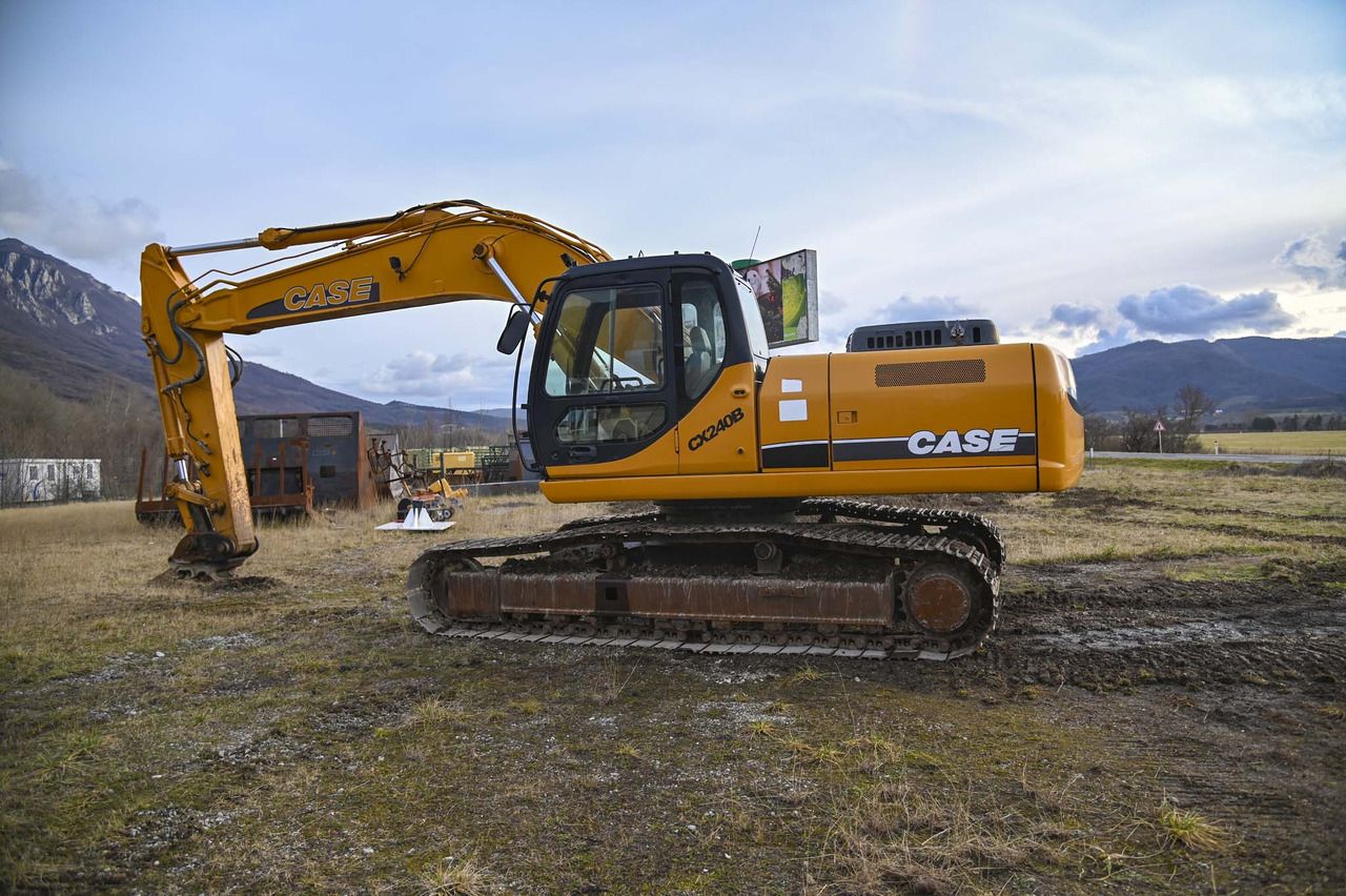 2007 CASE CX240B crawler excavator, side profile view 2007 CASE CX240B crawler excavator, side profile view