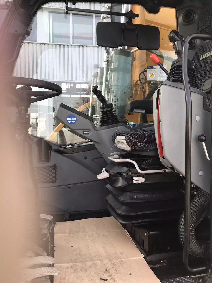 2023 Liebherr A918 COMPACT G6.0-D LITRONIC mini excavator interior view 2023 Liebherr A918 COMPACT G6.0-D LITRONIC mini excavator interior view