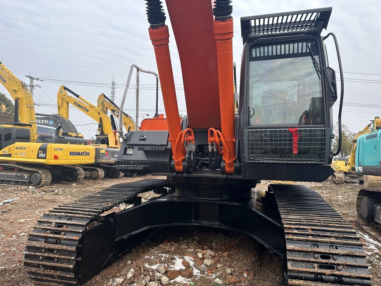 Pelle sur chenilles Hitachi ZX350HG