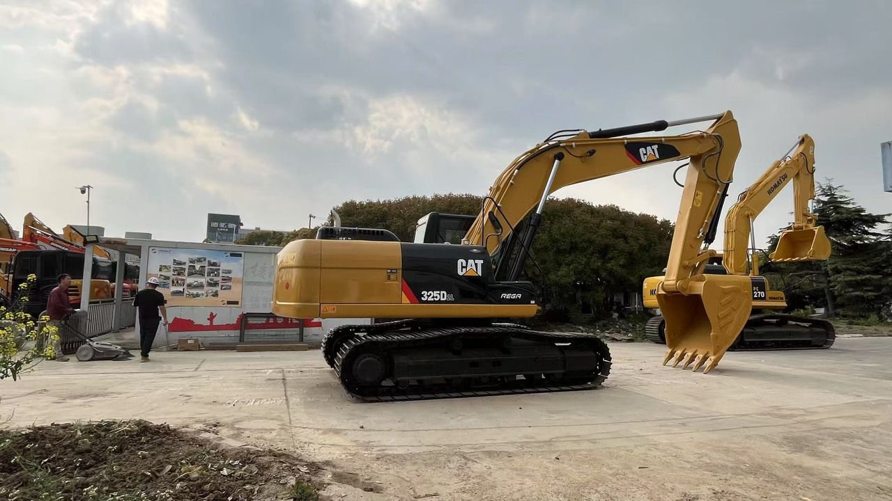 2023 Caterpillar 325D2L crawler excavator, side profile view