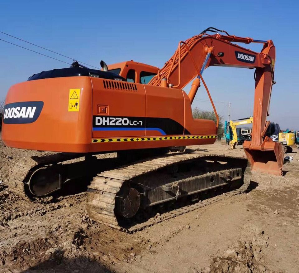 2018 Doosan DH220LC-7 crawler excavator, rear three-quarter view 2018 Doosan DH220LC-7 crawler excavator, rear three-quarter view