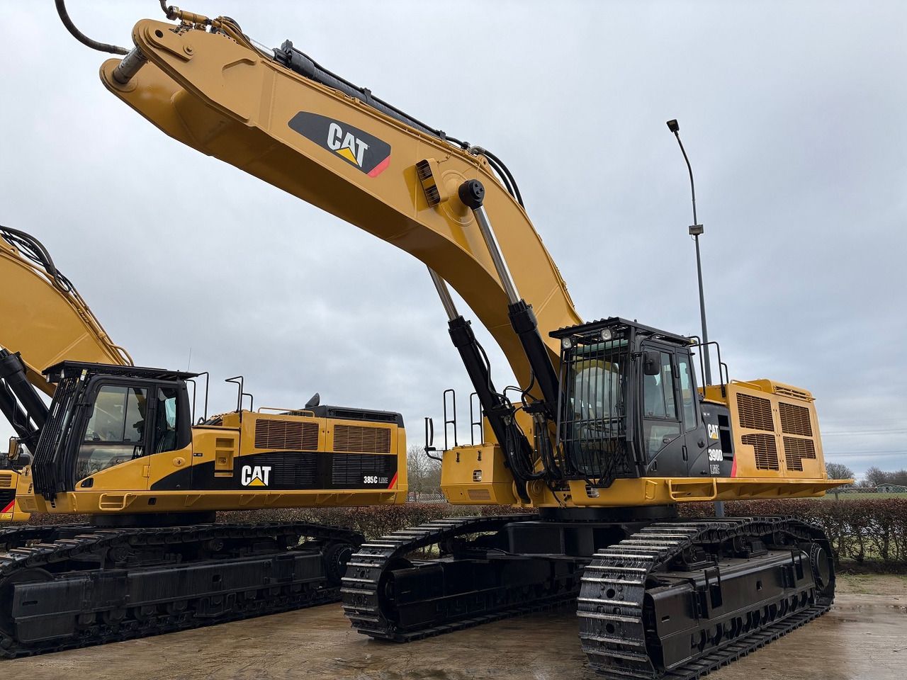 2013 Caterpillar 390DL ME crawler excavator, front three-quarter view