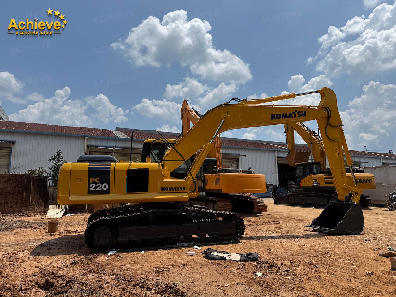 Komatsu PC220-8 paletli ekskavatör, yandan görünüm