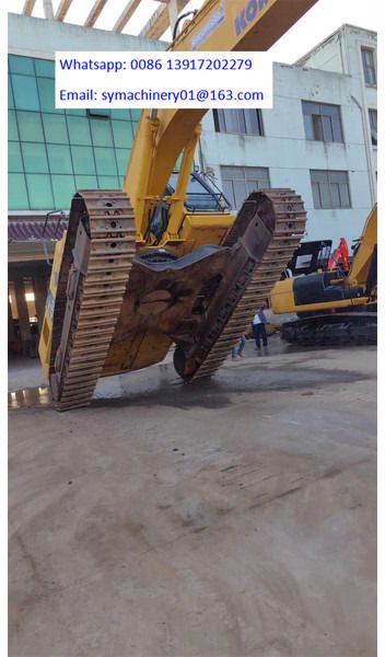 2023 Komatsu PC450-8 crawler excavator, undercarriage view 2023 Komatsu PC450-8 crawler excavator, undercarriage view