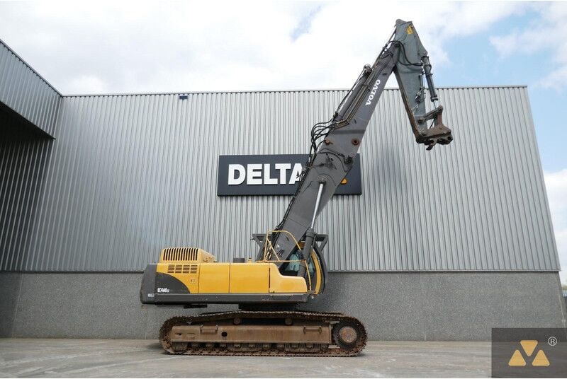 2000 Volvo EC460LC HR demolition excavator side view
