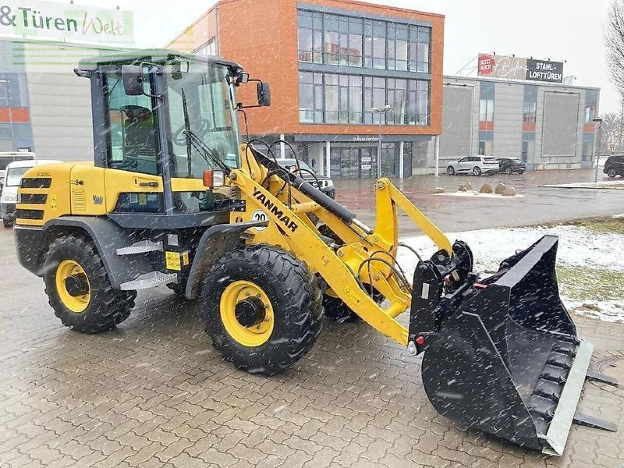 2019 Yanmar V80 wheel loader, side view 2019 Yanmar V80 wheel loader, side view