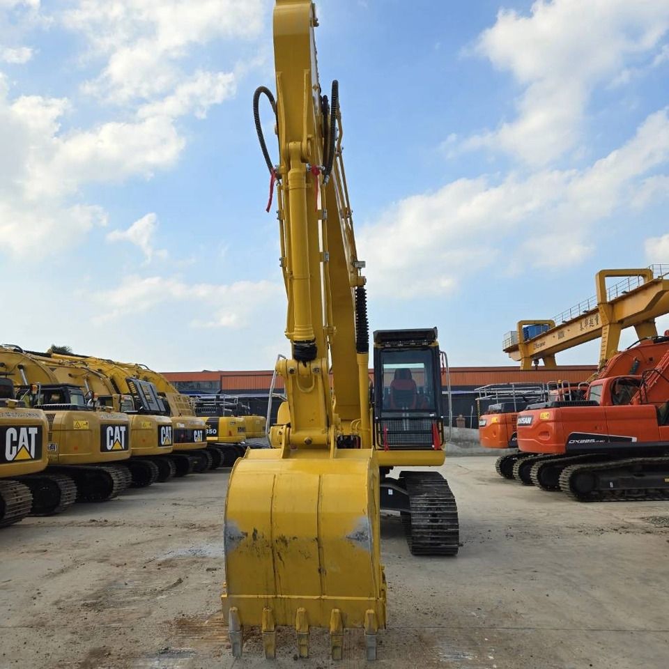 2022 Komatsu PC200-8 Raupenbagger, Frontansicht 2022 Komatsu PC200-8 Raupenbagger, Frontansicht