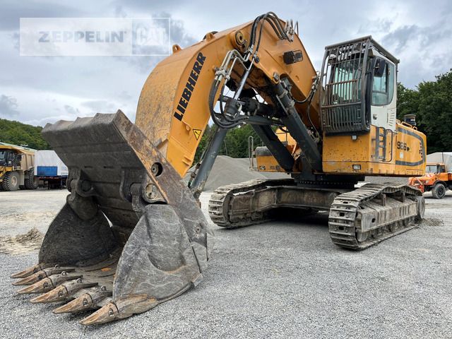 2017 Liebherr R966 crawler excavator, front three-quarter view 2017 Liebherr R966 crawler excavator, front three-quarter view
