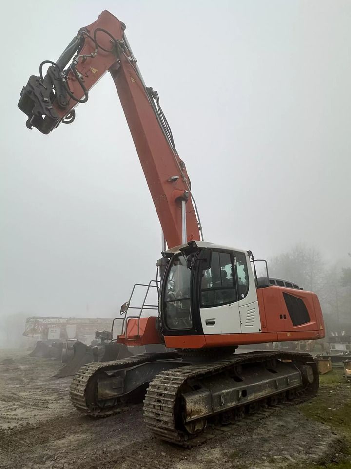 2016 Liebherr R946NLC crawler excavator, front three-quarter view 2016 Liebherr R946NLC crawler excavator, front three-quarter view