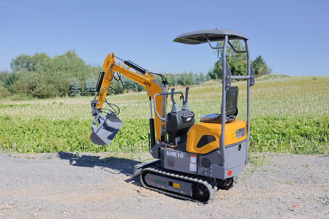 2025 APS KME10 mini excavator, rear three-quarter view 2025 APS KME10 mini excavator, rear three-quarter view