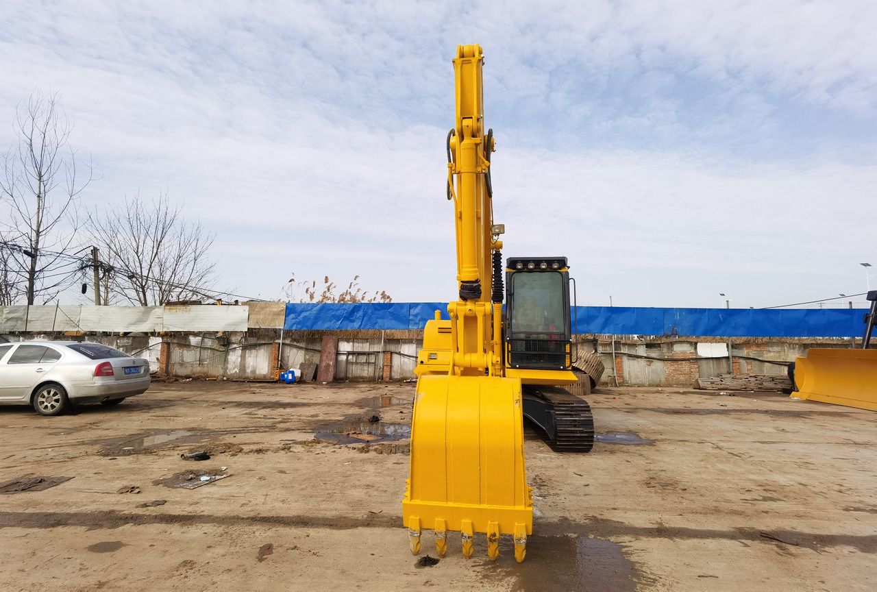 2024 Komatsu PC130 crawler excavator, front view 2024 Komatsu PC130 crawler excavator, front view