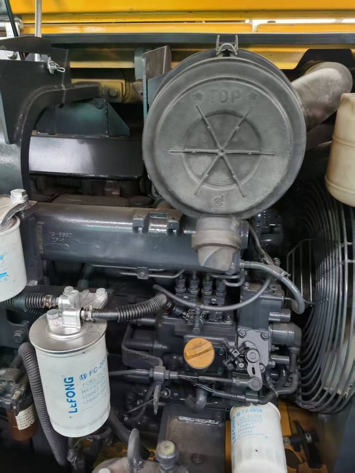 2015 Komatsu PC58 mini excavator engine compartment view 2015 Komatsu PC58 mini excavator engine compartment view