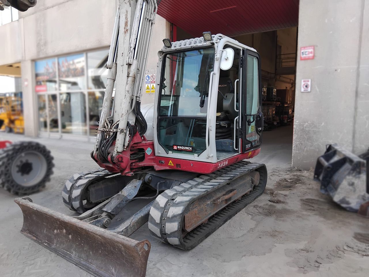 2018 Takeuchi TB290 mini excavator front three-quarter view 2018 Takeuchi TB290 mini excavator front three-quarter view