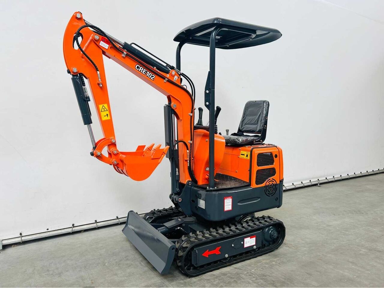 2025 RTE CRE102 mini excavator, three-quarter view