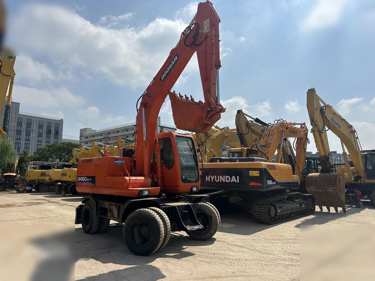 2016 Doosan DH150W-7 wheel excavator, side view