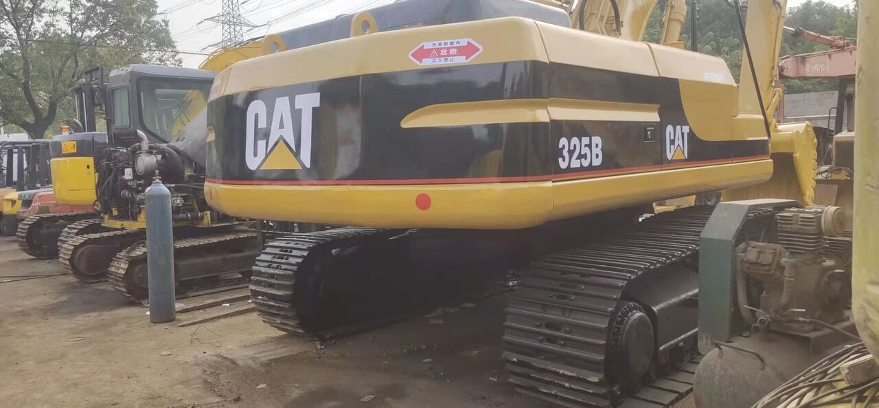 2006 Caterpillar 325B crawler excavator rear view