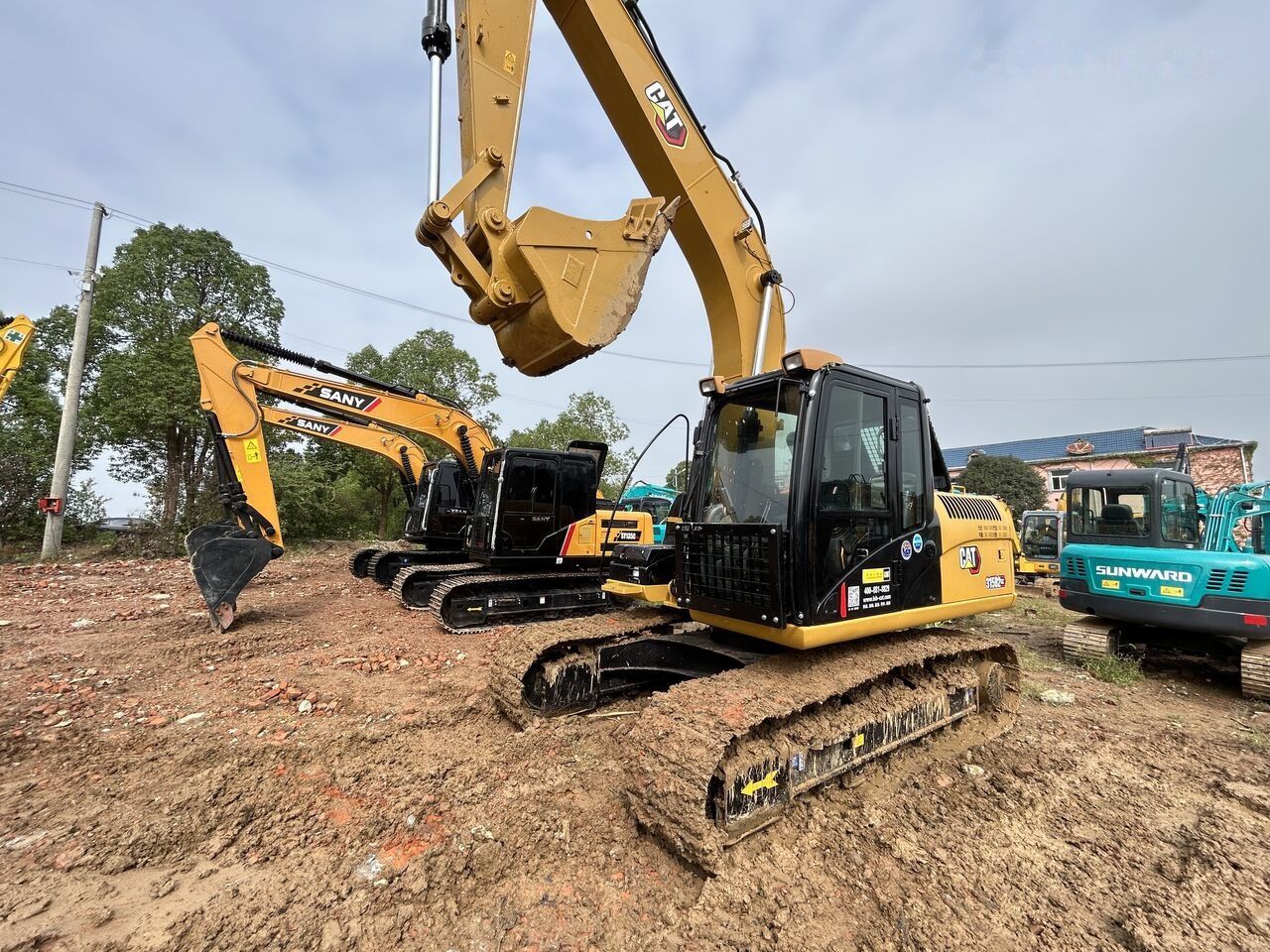 Caterpillar 315D2GC crawler excavator, front three-quarter view Caterpillar 315D2GC crawler excavator, front three-quarter view