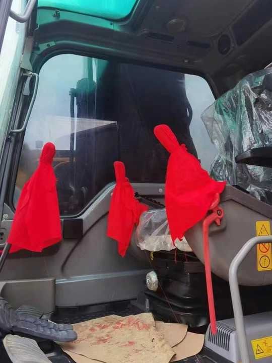 2016 Volvo EC290 crawler excavator interior view 2016 Volvo EC290 crawler excavator interior view