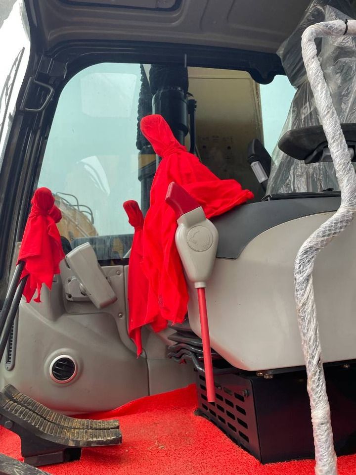 2023 XCMG XE215DA crawler excavator interior view 2023 XCMG XE215DA crawler excavator interior view